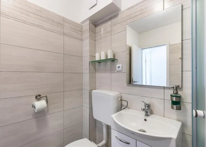 Vakantiehuis Lovely In Cervar Porat With Wifi *