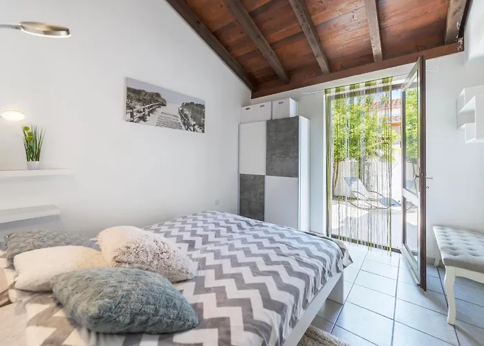 Vakantiehuis Lovely In Cervar Porat With Wifi *