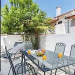 2 Bedroom Amazing In Cervar Porat Hébergement de vacances Poreč