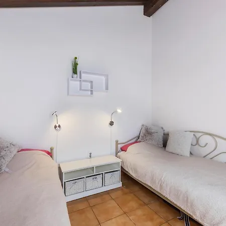 Lovely In Cervar Porat With Wifi * Poreč