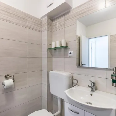 Semesterbostad Lovely In Cervar Porat With Wifi *