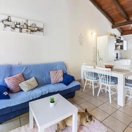 Lovely In Cervar Porat With Wifi Holiday home Porec