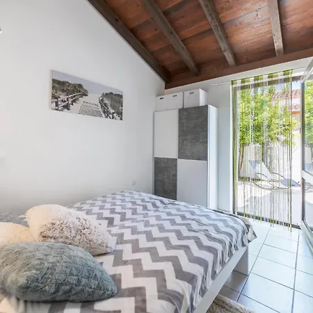 Сasa de vacaciones Lovely In Cervar Porat With Wifi *