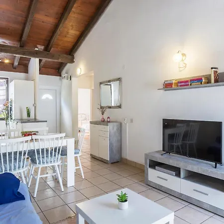 Lovely In Cervar Porat With Wifi Holiday home