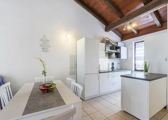 Lovely In Cervar Porat With Wifi