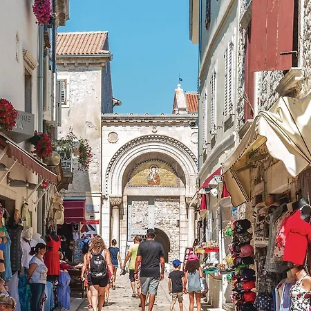 Будинок відпочинку Lovely In Cervar Porat With Wifi *